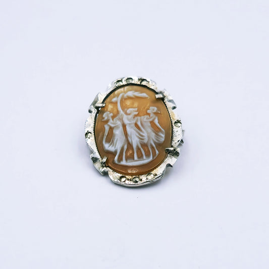 Vintage sterling silver brooch and pendant with an oval cameo (approx. 2.5cm x 1.9cm), set in a scalloped silver frame with marcasites; dual-use piece, approx. 2.5g