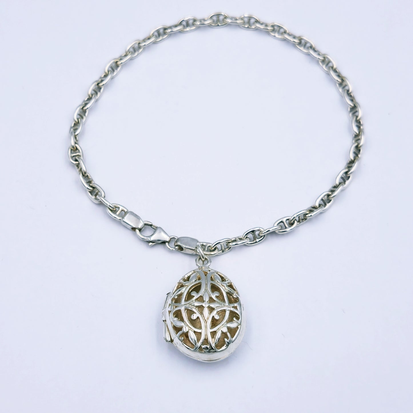 Sterling silver 21cm marine chain bracelet with an oval pierced charm featuring a twirl design, pre-loved, weighing approximately 10.1g