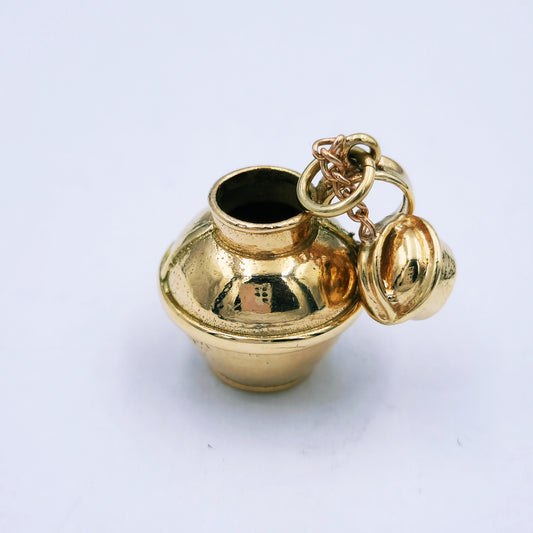 9ct yellow gold urn charm with a removable lid, approx. 17mm high by 14mm wide, polished finish, weighing approximately 4.3g.