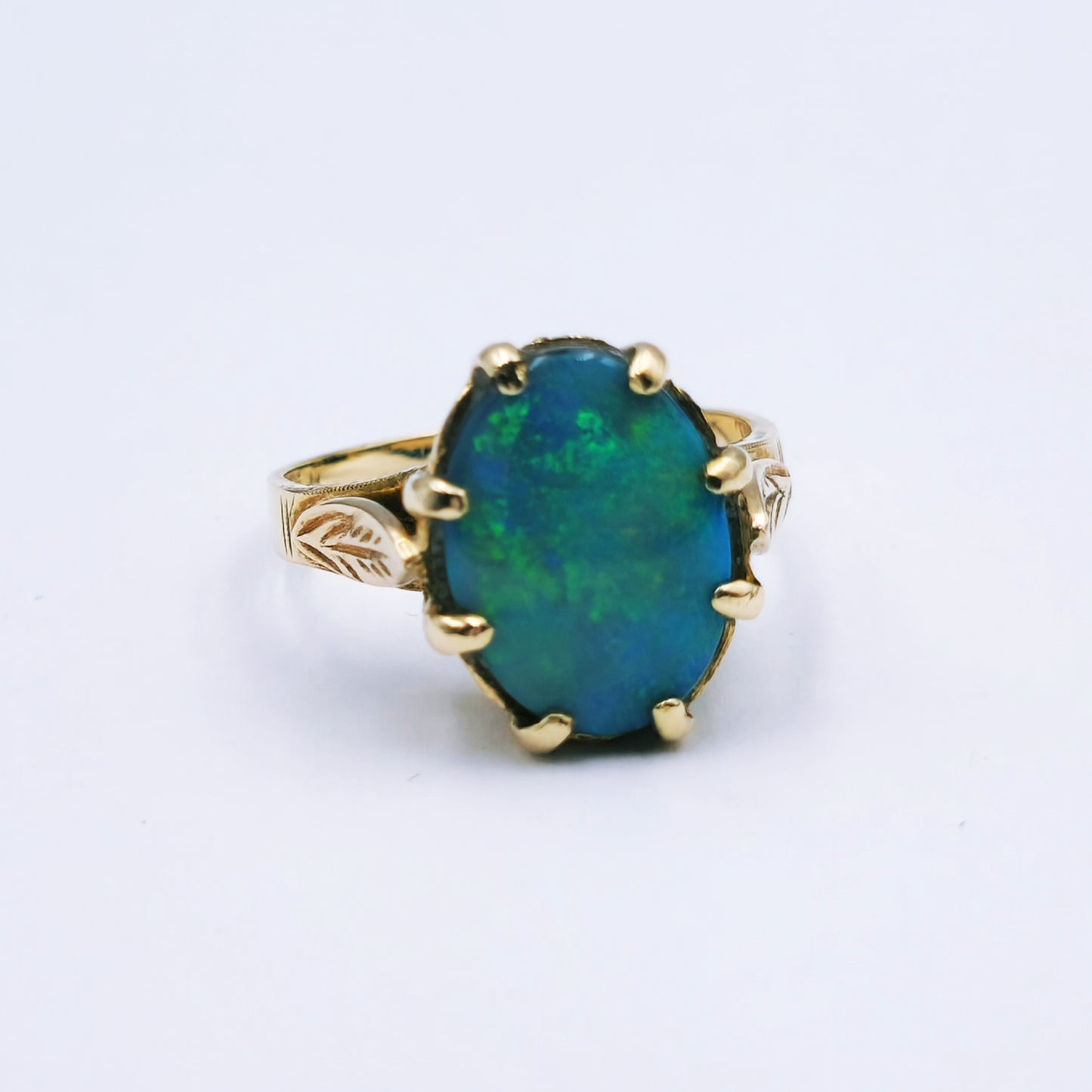 9ct yellow gold ring featuring a 13.5mm x 10mm oval opal doublet in a claw setting with scalloped surround, ring size Q, approx. 4.4g.