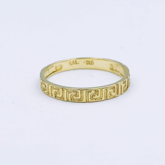 9ct yellow gold band with engraved Greek key design, 2.5mm wide, ring size L½, weighing approximately 1.1g.