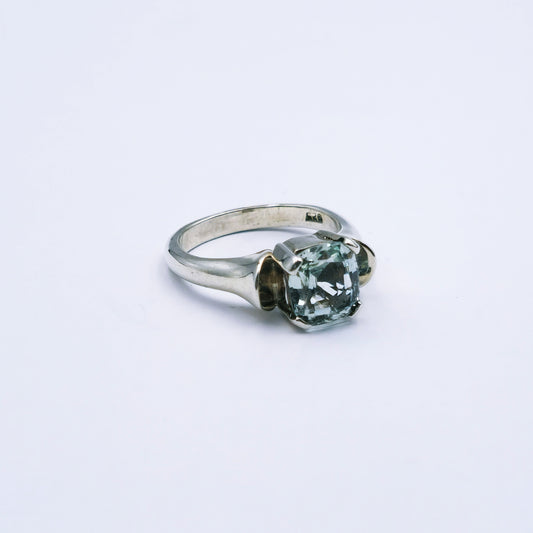 Sterling silver ring with square-cut green amethyst (approx. 8.2mm x 7.2mm) in a four-claw contemporary setting, size M, weighing approximately 5.31g
